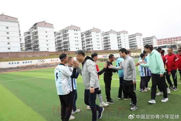 “梦想中国”中国足协社会责任活动走进江西信丰